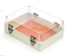 Caixa Plástica Cinza 350 X 260 X 130 Trava + Dobradiça Transparente 21.15.08