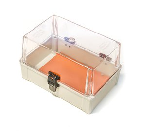 Caixa Plástica Cinza 280 X 180 X 170 Trava + Dobradiça Transparente 21.15.09